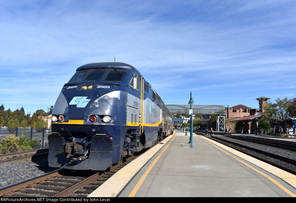 Amtrak Train # 543 paused at MTZ